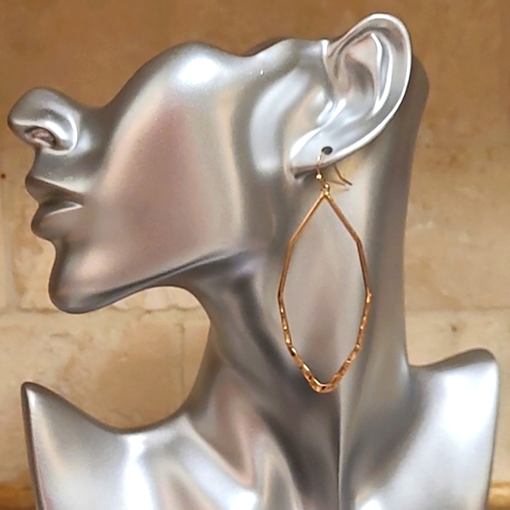 NWT Large Hammered Abstract Hoop Gold Earrings - Picture 8 of 10